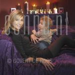 18-12-2003 Wendy van Dijk and son Sem on location in Hilversum.

[keywords]Posed, Eyecontact, Smiling, Candles, Sofa, TV presentator[/keywords]